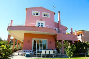 Private Villa AKOBARA, 2km from city center - Image 2