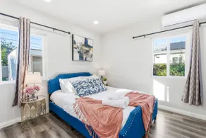 Remodeled Prime location KingBed Private Entrance! - Image 2