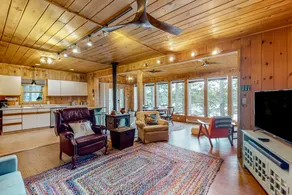 1BR Lakefront | Dog Friendly | Dock | Kayaks - Image 5