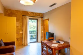 Studio 2pax LA Parking DE FARES - Image 4