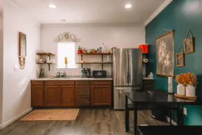 Newly constructed modern design guest house suite - Image 3