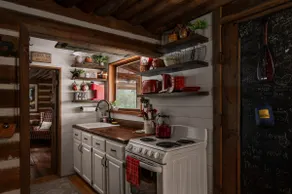 Romantic Log Cabin With River and Mountain Views - Image 5
