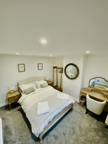 Lovely 3 bedroom family home in great location - Image 2