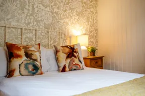 Windsor Cottage - Bolthole in the heart of CN! - Image 5