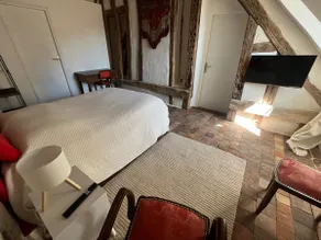 50-m² apartment above an art gallery - Image 2