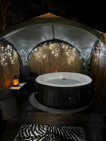 Adorable 1 bedroom guest house with hot tub - Image 3