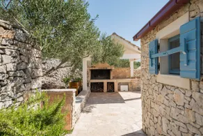 House with a swimming pool - Olive Grove Sumartin - Image 4