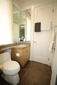 Private Modern Suite 15min from YVR self check in - Image 3
