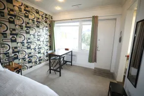 Private Modern Suite 15min from YVR self check in - Image 2