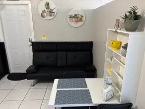 Comfy 1-Bedroom Retreat - Image 2