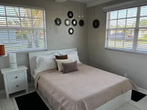 Comfy 1-Bedroom Retreat - Image 5