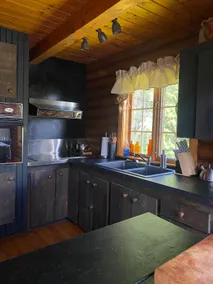 The Black Cabin - Along the Cabot Trail - Image 4