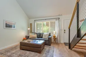 Modern Creekside Cottage in quiet neighborhood. - Image 4