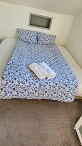 Cosey 1 bedroom loft with free parking - Image 2