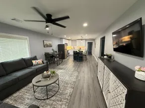 La Casita Retreat | Cozy Luxe Near Main Street - Image 3