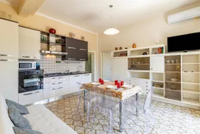 Casa Lidia, 900 m vom Meer entfernt, mit eigenem Garten, Lido di Camaiore, Italien - Image 3