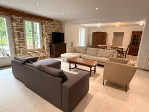 Charming 14-guest home – private pool & barn - Image 3