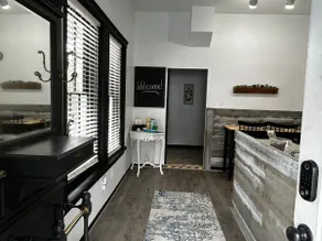 Private, Beautiful apartment in historic district 1/1 - Image 3