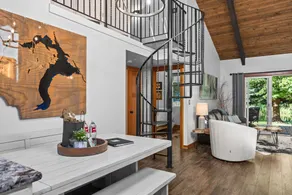 Townhouse in Private Lakeside Community With Pool - Image 3