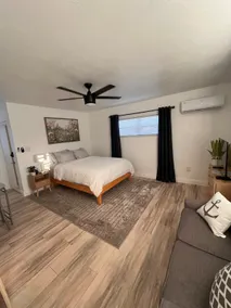 Cozy Studio | Centrally Located | Free Parking - Image 3