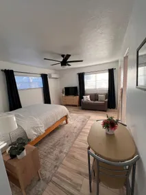Cozy Studio | Centrally Located | Free Parking - Image 2