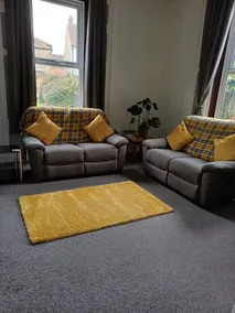 1 Bedroom apartment with a 5 minute walk into the town. Enclosed garden. - Image 3
