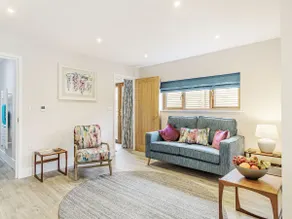 Wisteria Lodge - UKC5804 - Image 3