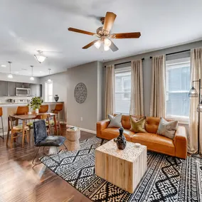 Bright & Roomy • Walk to Oakley Hotspots • Parking - Image 2