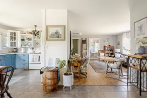 Holiday House - Image 3