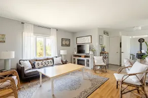 Holiday House - Image 2
