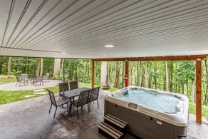 Thunder Hill Retreat - Spacious/Deck/Hot tub - Image 2