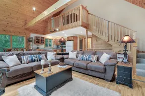Maine Lodge Getaway: Fireplace, Hot Tub, Pool Table - Image 4