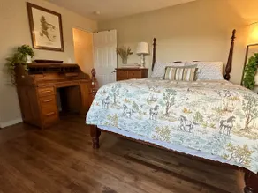 Bright, cozy, 2 bedroom farm house - Image 4