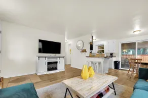 Fir-Grove Retreat-Stylish Home in Tranquil Setting - Image 5