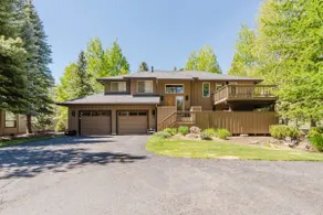 Lovely home with pool, hot tub, sauna, balcony, & - Image 3