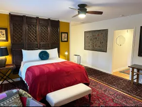 Upscale Studio Apartment in Park-like Setting - Image 2