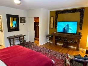 Upscale Studio Apartment in Park-like Setting - Image 5
