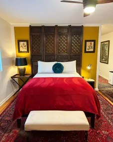 Upscale Studio Apartment in Park-like Setting - Image 3