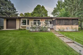 Hugo Home, Direct Lake Access & Private Dock! - Image 2