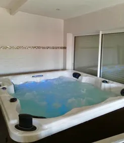 Zen and cozy accommodation, with jacuzzi and cinema room - Image 2