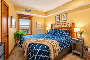 HH 207 Ski-InOut Sunrise Views Village Steps Sleeps 4 - Image 3