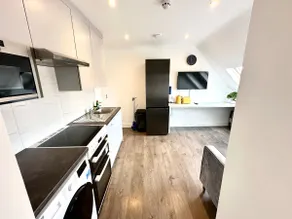 Stunning Modern, Private Apartment,15 Mins To Central London - Image 5