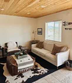 Couples getaway in cozy casita! Taos mountain Views! - Image 3