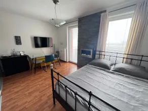 Free Netflix & Parking + AC - Image 2