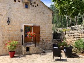 Private suite with outdoor heated bath - Image 2