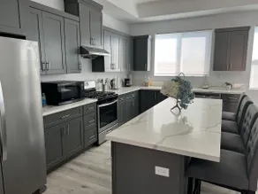 Beautiful 3 Bedroom 2.5 Baths with Jacuzzi Bathtub - Image 2