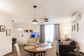 Complete and comfortable house 5 minutes walk from the esplanade. - Image 2