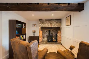 Historic cottage opposite Chepstow Castle - Image 4