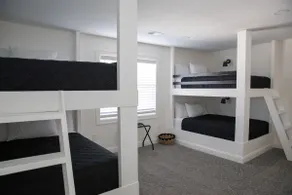 Lovely 5 BR Home 1 Block to MSQC - Sleeps 12+ - Image 5
