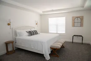 Lovely 5 BR Home 1 Block to MSQC - Sleeps 12+ - Image 3